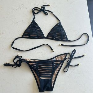 Beach Bunny Hard Summer Bikini Set in Black size S